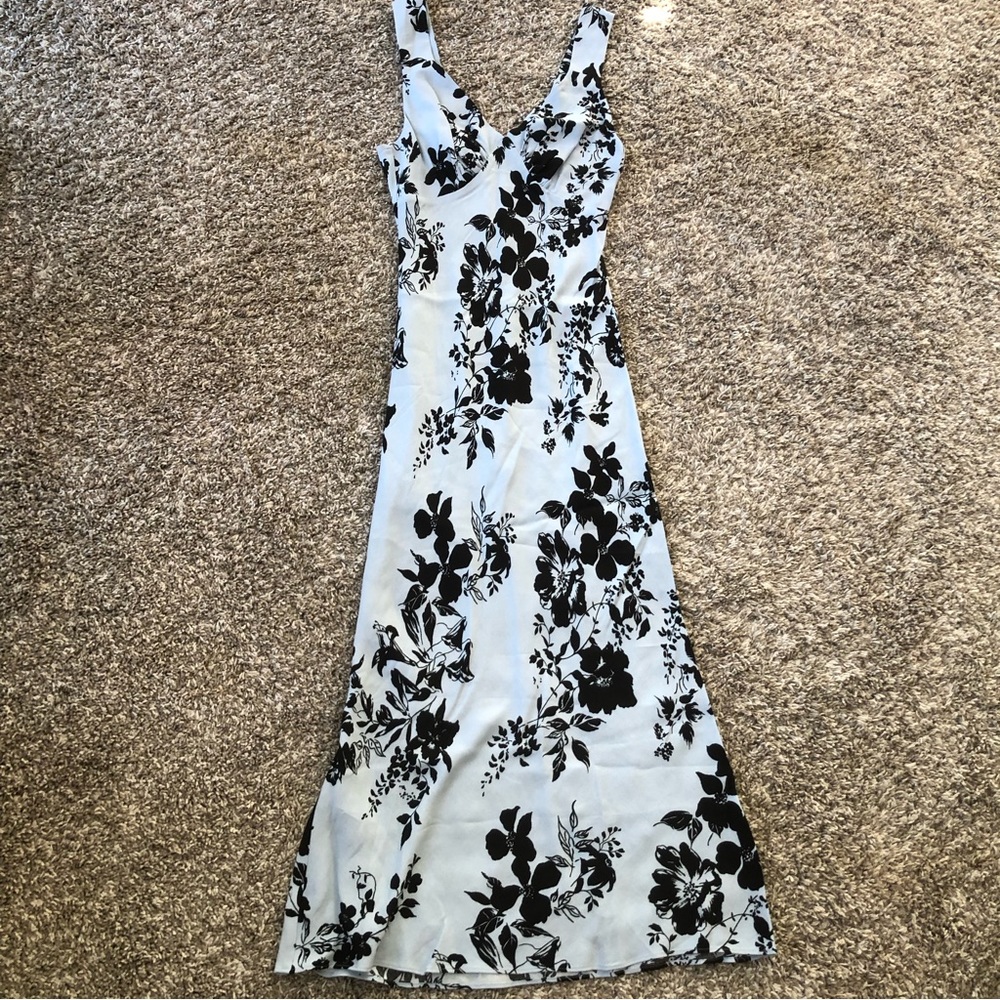 ✨SALE✨ Reformation Calvine Dress - Beatriz - Picture 4 of 8
